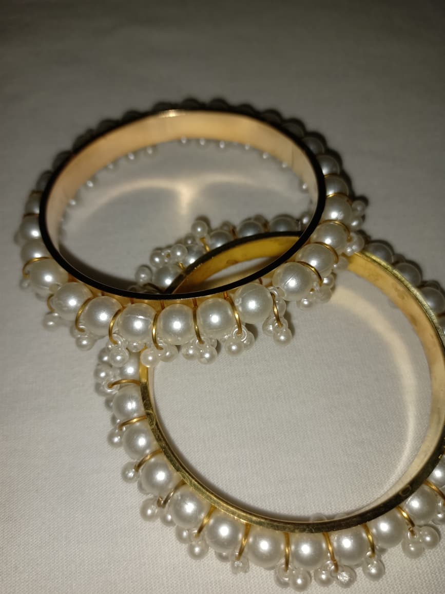White Motti 2 bangles set